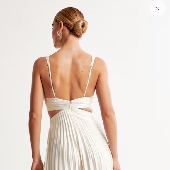 Abercrombie - Satin Pleated Cutout Maxi Dress - Picture 6 of 9